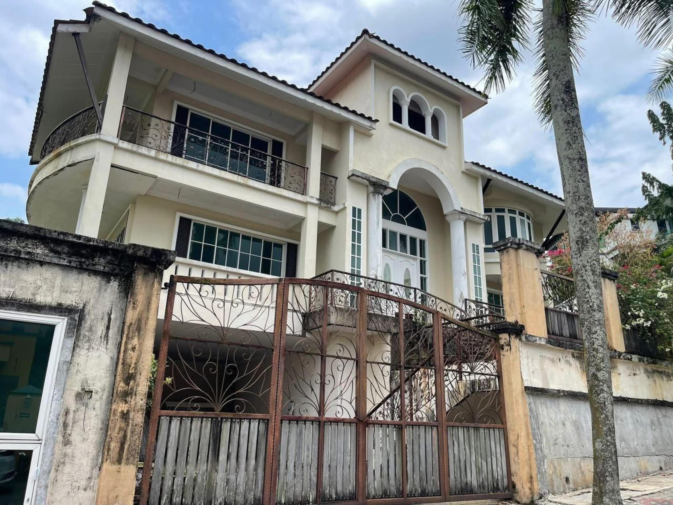 list-115419-02-68fdd7665b7107.45366432-scaled Freehold 2.5 Storey Bungalow Taman Setiawangsa (Below Value 10%)