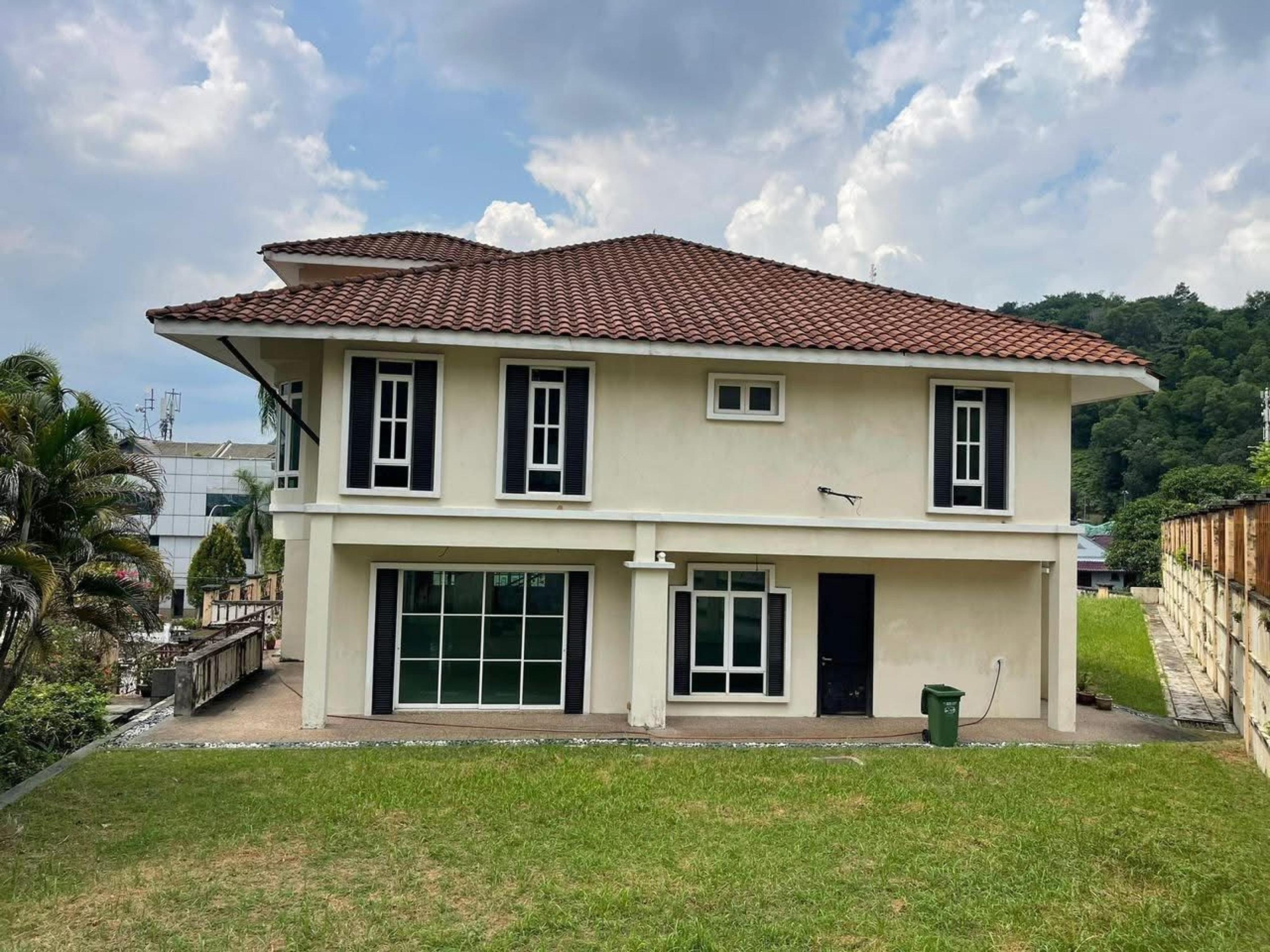 list-115419-03-68fdd766ec29a2.15485704-scaled Freehold 2.5 Storey Bungalow Taman Setiawangsa (Below Value 10%)